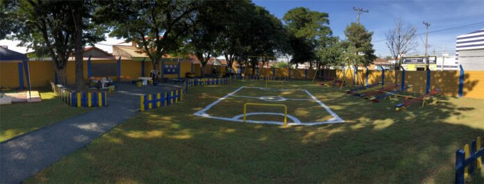 Os alunos do Centro de Educação Infantil Municipal (CEIM) Chapeuzinho Vermelho ganharam novos brinquedos para recreação