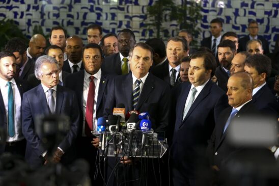 O presidente Jair Bolsonaro foi à Câmara dos Deputados ontem para entregar projeto de lei