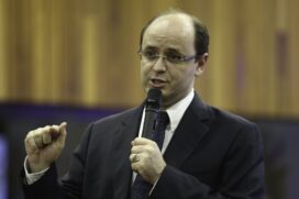 "Olhamos caso a caso, foi uma decisão difícil, mas técnica, sem dedo político", disse o secretário de Educação, Rossieli Soares