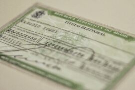 Eleitores do estado de SP devem agendar a visita pelo site do TRE-SP; o eleitor pode emitir e pagar o boleto bancário