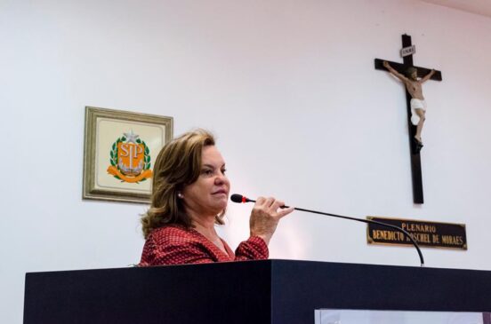 Prefeita Maria Lúcia criou uma secretaria para nomear o marido Walter do Posto, que por ter sido condenado quando foi prefeito, estava proibido de utilizar cargo público