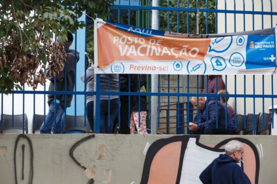 SÃO PAULO, SP, 05.06.2019 ? VACINAÇÃO-GRIPE: Fila de pessoas para vacinação contra a gripe, no UBS do Cambuci, em São Paulo, nesta quarta-feira (5). (Foto: