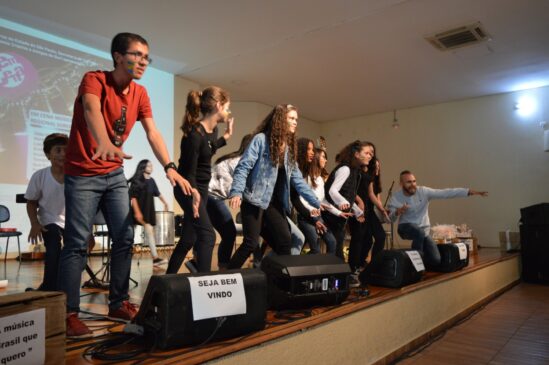 Mais de 150 pessoas, entre alunos, educadores musicais e familiares, acompanharam o evento
