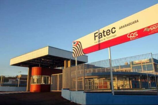 Para disputar uma das vagas, o candidato precisa ter terminado ou estar cursando o Ensino Médio ou equivalente