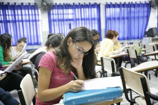 De acordo com o MEC, 167.780 bolsas estão disponíveis, sendo 60.551 bolsas integrais e 107.229 bolsas parciais