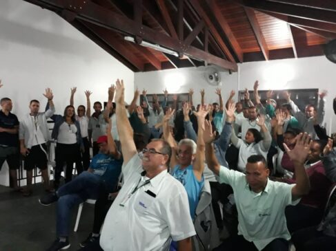 Em assembleia do sindicato dos trabalhadores, na noite de terça-feira (11), os motoristas da Viação Bertioga decretaram greve.