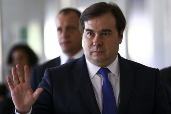 "Mas temos até julho para construir acordo para que eles sejam reincluídos", disse o presidente da Câmara, Rodrigo Maia (DEM-RJ)
