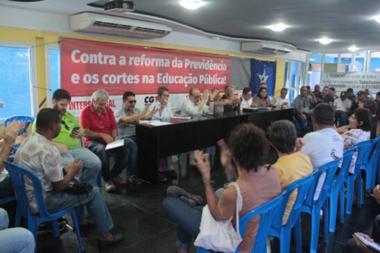 Representantes das centrais sindicais e estudantes da Baixada Santista realizaram coletiva de imprensa na quarta-feira
