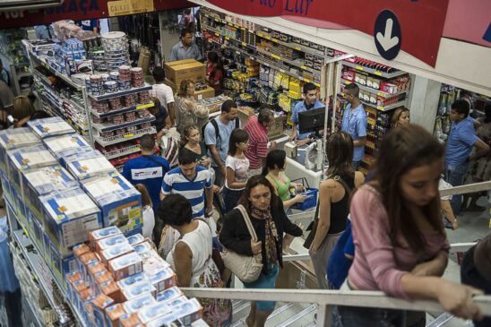 O volume de vendas do supermercados ficou em -1,8%, segundo pesquisa divulgada na quarta-feira pelo IBGE