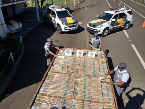 A droga estava em um fundo falso de uma carreta que foi parada durante uma fiscalização na Rodovia Marechal Rondon