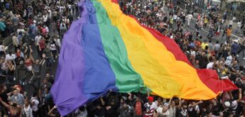 O tema da festa são os "50 anos de Stonewall", conflito que marcou o ativismo pelos direitos LGBT