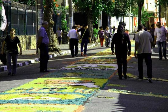 Confecção dos tradicionais tapetes ornamentais contará com a participação de cerca de 2 mil fiéis