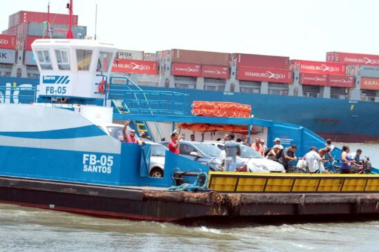 São duas principais travessias de balsas no litoral do estado de São Paulo: entre Santos e Guarujá e São Sebastião e Ilhabela
