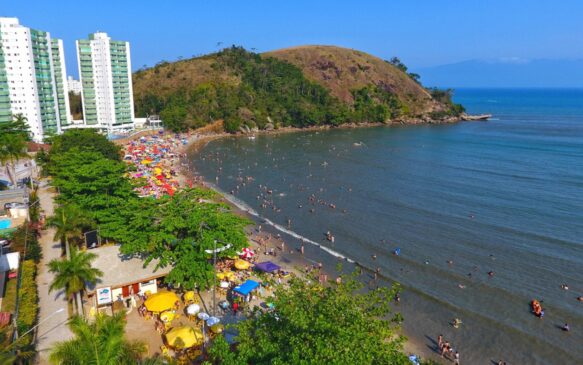 No período, haverá a predominância de sol em Caraguá; a temperatura máxima deve chegar a 28°C