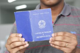 Secretário de Previdência e Trabalho assinou portaria que aumenta para 78 o número de setores autorizados a funcionar nesses dias