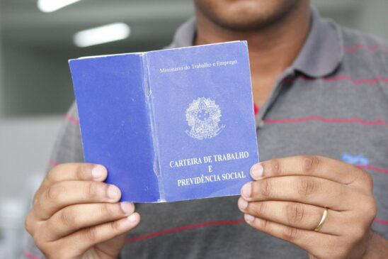 Secretário de Previdência e Trabalho assinou portaria que aumenta para 78 o número de setores autorizados a funcionar nesses dias