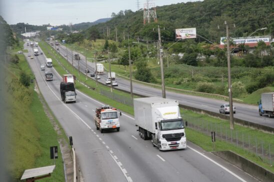 A concessionária registrou uma média de 180 mil veículos na via