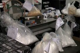 Além das drogas, foram apreendidos em uma casa equipamentos utilizados para a produção dos entorpecentes