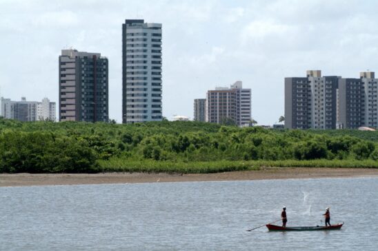 ORG XMIT: 572101_0.tif Pescadores no rio Sergipe, em Aracaju (SE). (Aracaju, SE, 01.01.2005. Foto de)