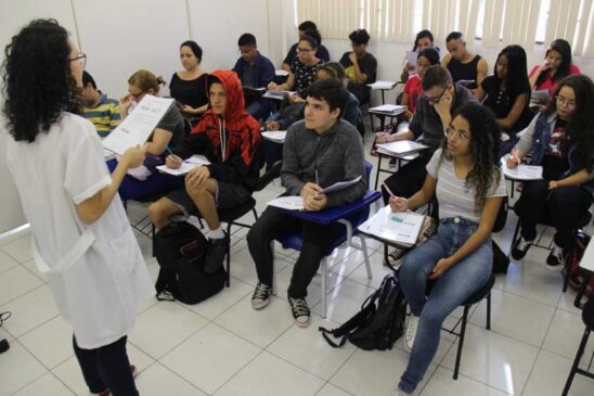 Parceria entre prefeitura e a Escola de Inglês Fisk Taboão irá oferecer cursos de inglês e espanhol gratuitos