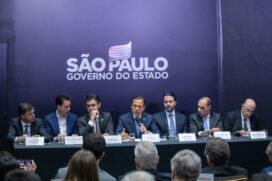João Doria, ao lado de secretários e de prefeitos de cidades do ABC, anunciou as medidas no Palácio dos Bandeirantes