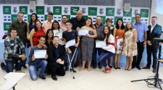Ao todo, 112 estudantes receberam o certificado de conclusão do curso no último sábado em Itapecerica