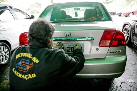 Pátio do Detran na zona oeste da Capital; ainda não é possível fazer o emplacamento com o modelo do Mercosul
