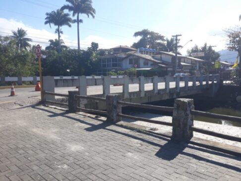 Além da mudança estrutural na parte inferior da ponte da Barra da Lagoa, serão feitas adaptações na parte superior da estrutura