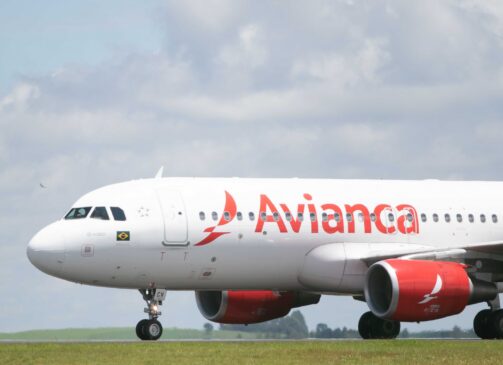 A aeronave da Avianca Brasil, o Airbus A320 de prefixo PR-OCY, no aeroporto de Chapecó