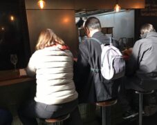 Prefeito de Sorocaba foi visto no Mercado do Porto, em Montevidéu, junto com a sua esposa