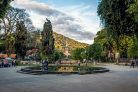 Praça da Liberdade e Catedral São Pedro de Alcântara, no centro de Petrópolis