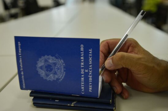 A estimativa é de que sejam destinados R$ 19,3 bilhões a 23,6 milhões de trabalhadores; pagamentos começam dia 25