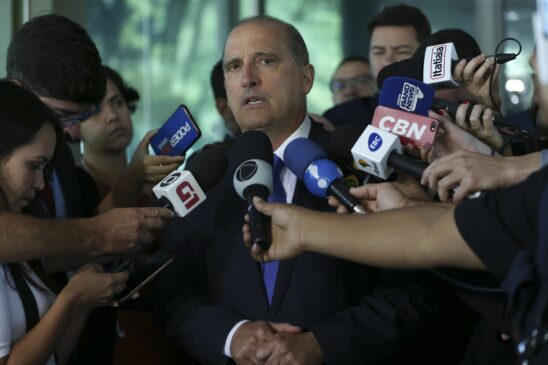 Onyx Lorenzoni fala com a imprensa sobre o saque do FGTS após encontro com Paulo Guedes