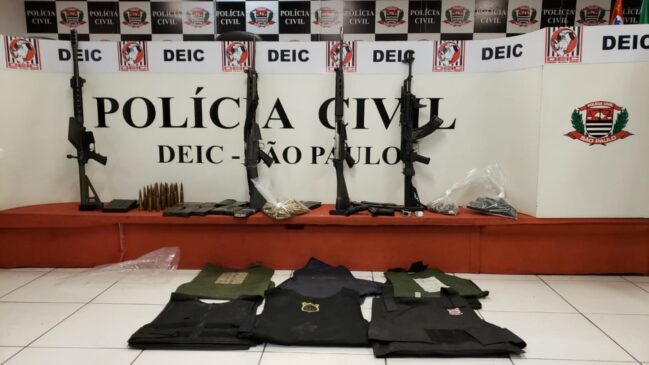 Armas, explosivos, munições e aparelhos de detonação foram apreendidas pela Polícia Civil; tentativa de roubo aconteceu na terça-feira