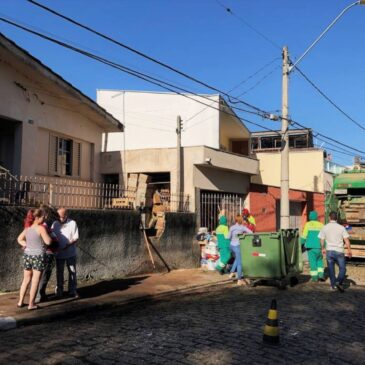 A retirada do material acumulado começou na última segunda-feira