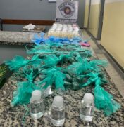 Polícia apreendeu diversos tipos de droga pronta para a venda com suspeito de tráfico em Suzano; caso foi registrado na quarta-feira