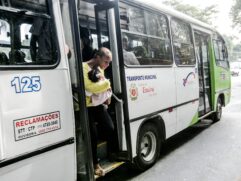 Atualmente, a empresa Transartes é a responsável pelo transporte municipal em Embu das Artes