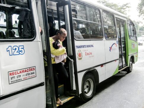 Atualmente, a empresa Transartes é a responsável pelo transporte municipal em Embu das Artes