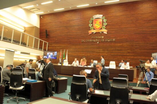 Câmara vai investigar contratos de aluguel sem licitação feitos pela Prefeitura de Santos, no Litoral