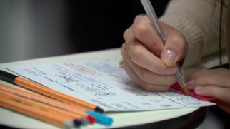 Para pedir a renegociação, os estudantes precisam ter firmado o contrato com o Fies até o segundo semestre de 2017