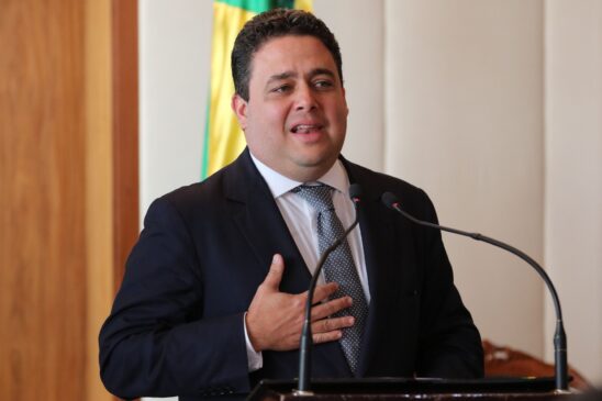 Para Felipe de Santa Cruz é "intolerável" que Bolsonaro procure "enxovalhar a honra de quem fora covardemente assassinado"