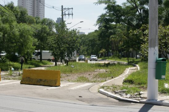 Trecho interditado na avenida Engenheiro Alberto de Zagottis, em foto de março de 2019
