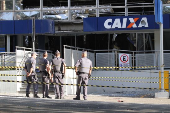 Criminosos explodiram o cofre de uma agência da Caixa Econômica Federal, em Limeira, interior paulista, na madrugada de sexta-feira