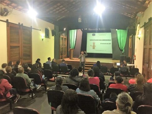 Merendeiras de Porto Feliz passam por capacitação para a volta às aulas_