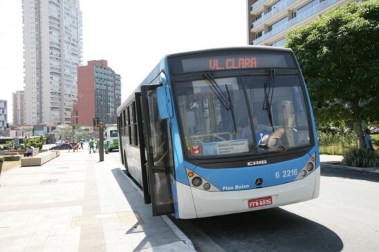A linha liga o bairro de Pinheiros até a divisa com Diadema e passa pelo Aeroporto de Congonhas