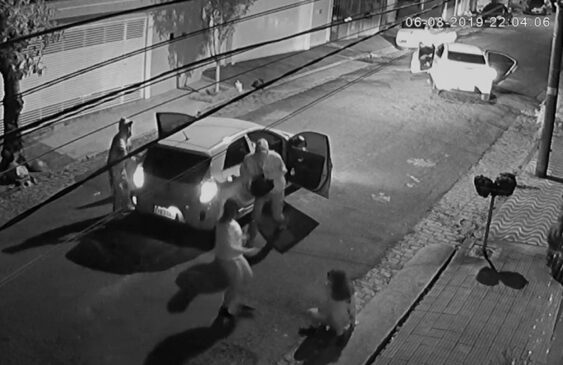Câmeras da região flagraram a ação dos criminosos na terça-feira