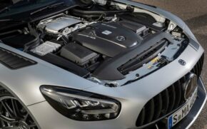 A velocidade máxima do motor 4.0 do AMG GT Pro é de 318 km/h