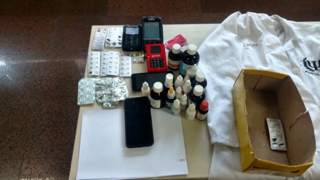 Com a mulher detida sob a acusação de aplicar golpe ENTITY_apos_ENTITYboa noite CinderelaENTITY_apos_ENTITY foram encontrados remédios e máquinas de cartão