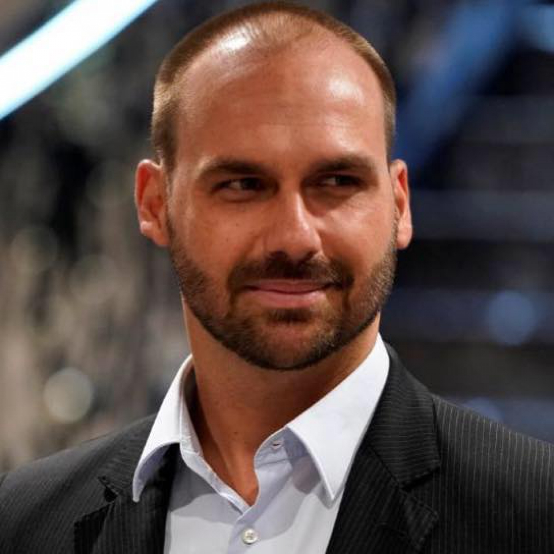 "Serei o embaixador mais cobrado do mundo". Deputado Eduardo Bolsonaro (PSL-SP), sobre a possibilidade de assumir a embaixada do Brasil em Washington, nos EUA.
