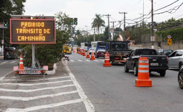Em maio, secretaria solicitou à CET a proibição da circulação de caminhões na ponte sentido bairro